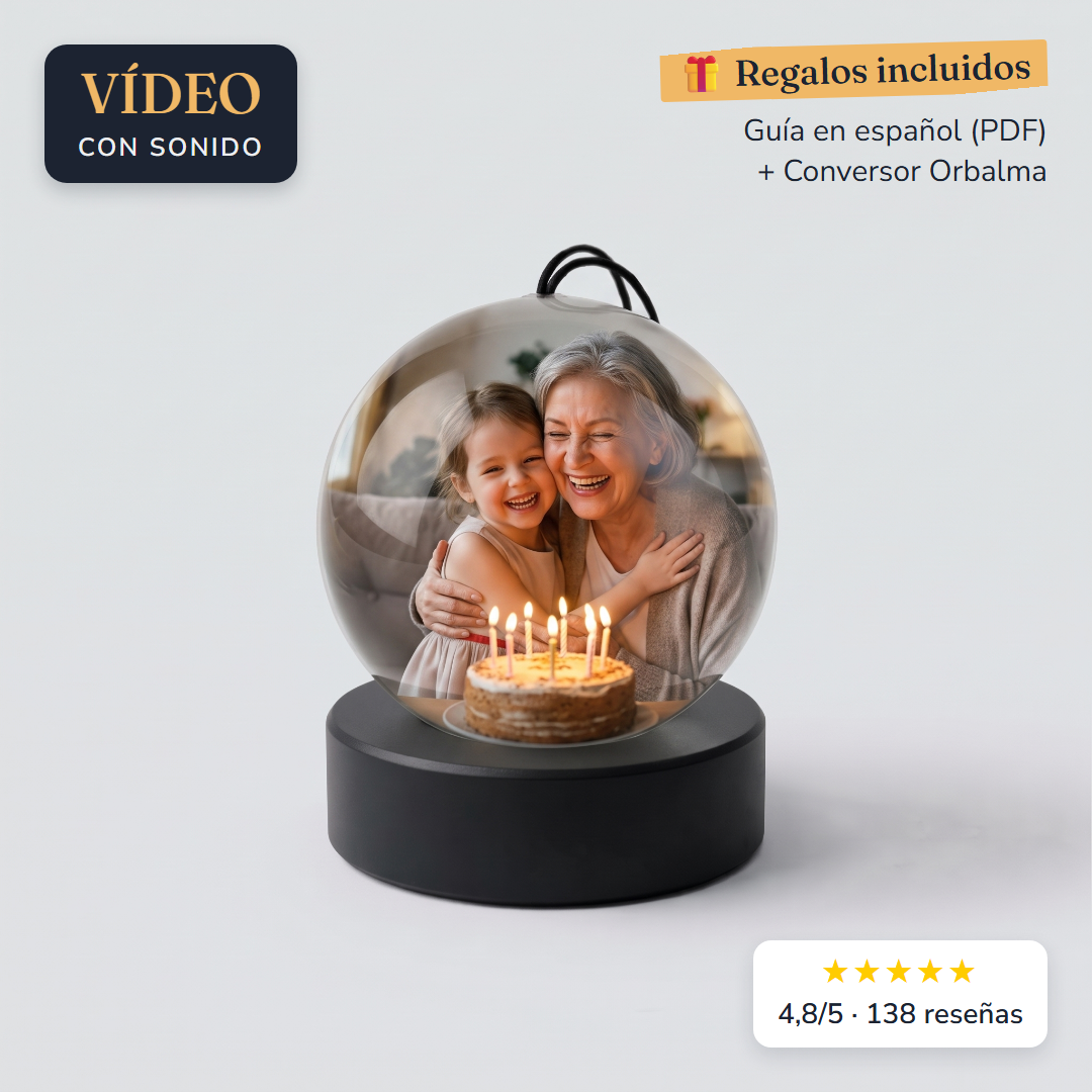 Esfera Orbalma encendida con el vídeo de una abuela y su nieta soplando las velas, con sonido y regalos incluidos